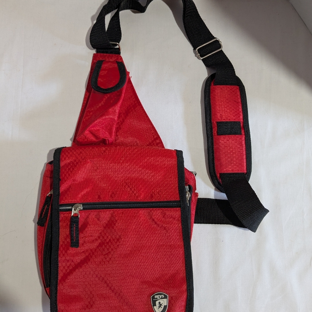 HEYS Travelmate V3 Crossbody Sling Purse Bag Organizer Multi Pockets Expandable